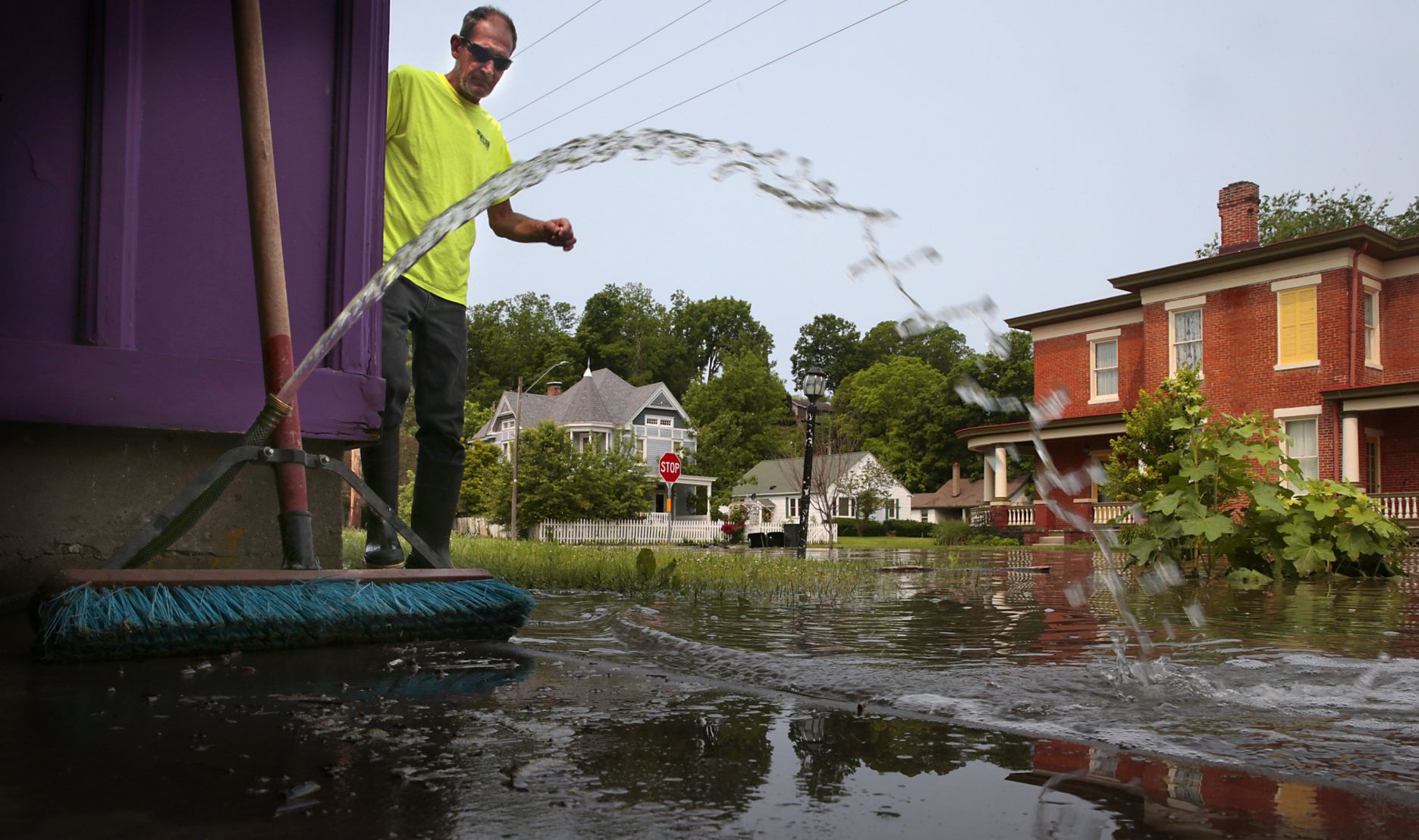 Mississippi River hovers near record level in Clarksville
